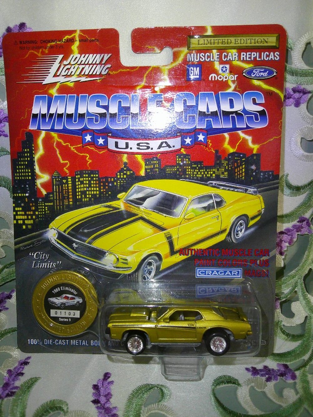 Johnny Lightning Muscle Cars USA Series 9 1969 Mercury Cougar Eliminator Gold NM